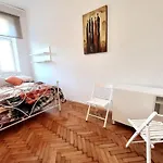 Old Town - 3 Bedrooms Soltyka Str S4