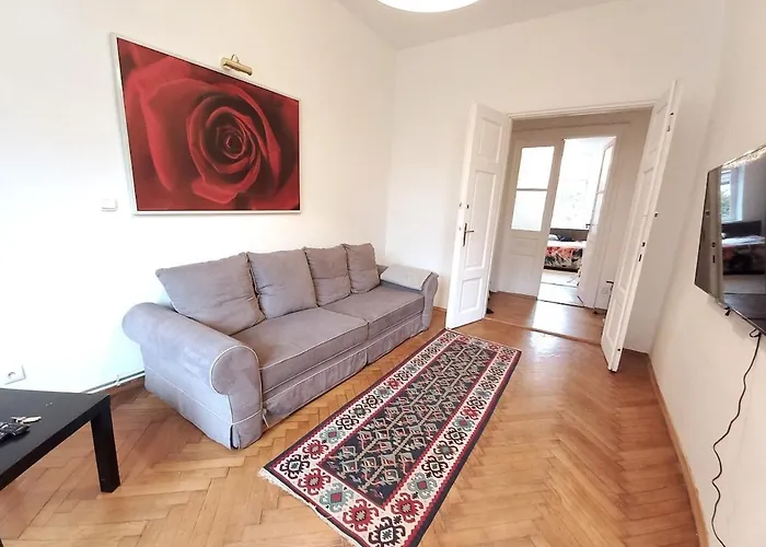 Old Town - 3 Bedrooms Soltyka Str S4