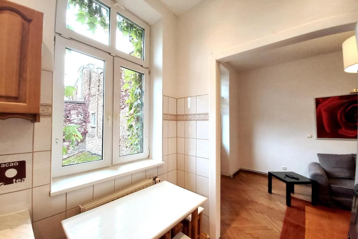 Apartment Old Town - 3 Bedrooms Soltyka Str S4 *