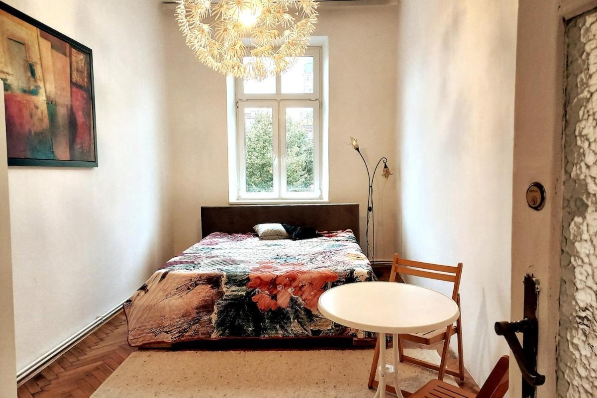 Old Town - 3 Bedrooms Soltyka Str S4 Apartment Krakau