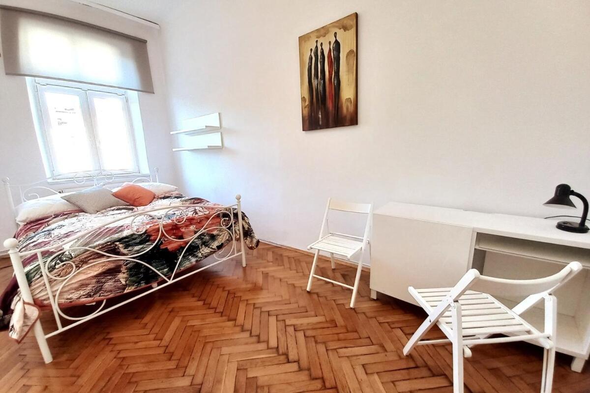 Old Town - 3 Bedrooms Soltyka Str S4 *