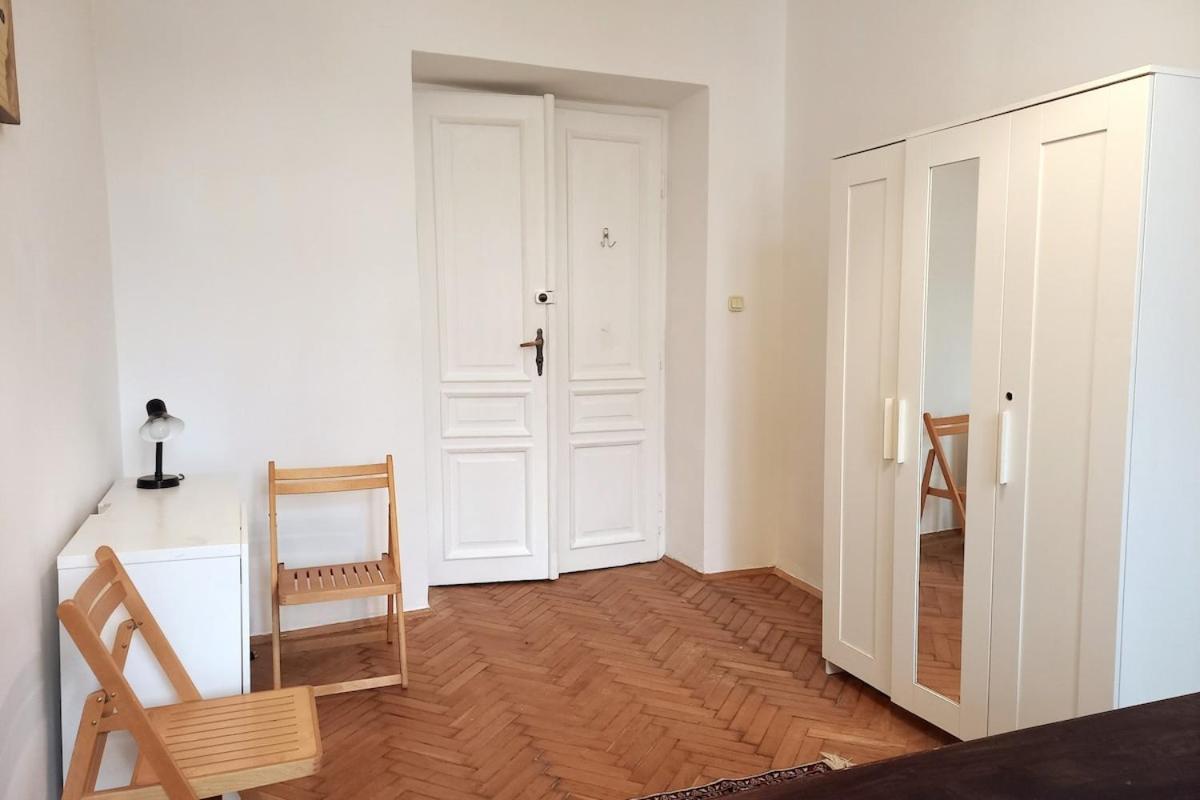 Apartment Old Town - 3 Bedrooms Soltyka Str S4 Krakau