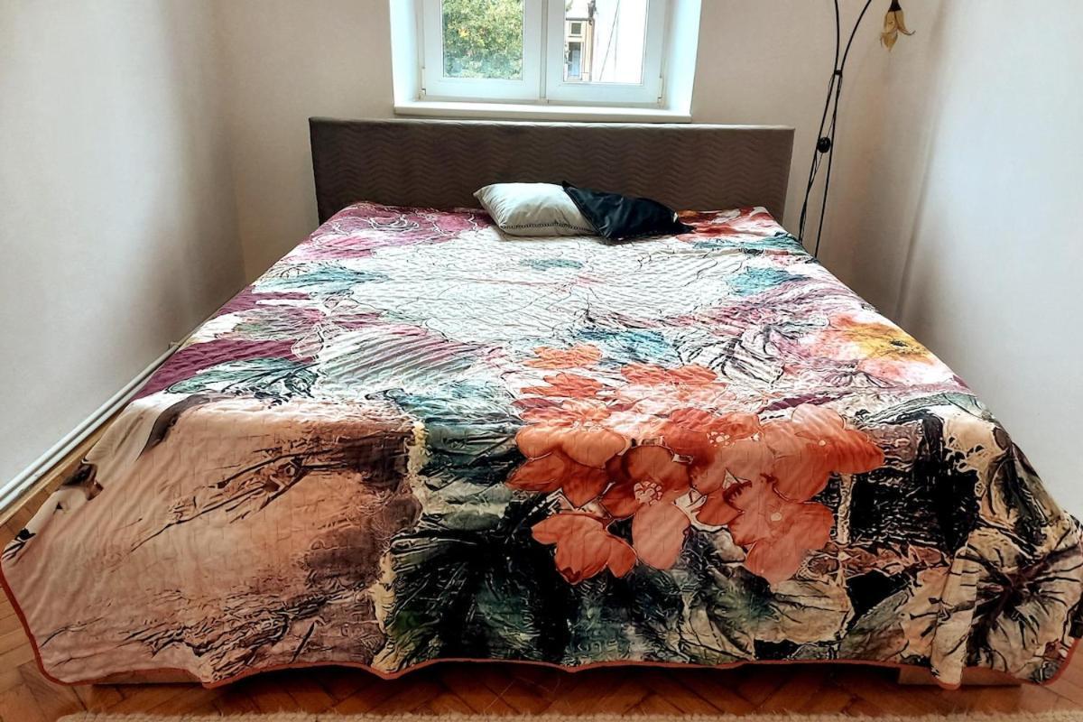 Old Town - 3 Bedrooms Soltyka Str S4