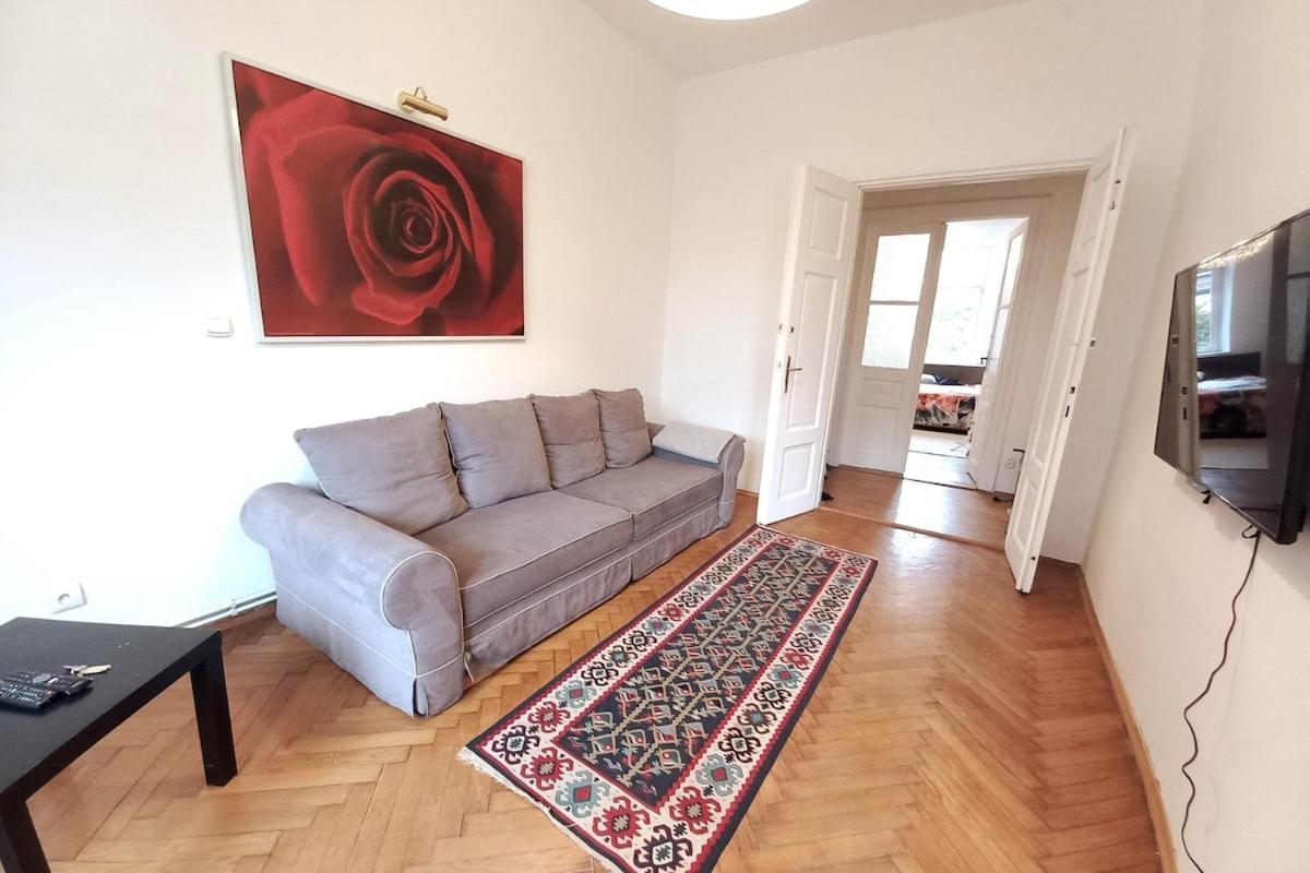 Old Town - 3 Bedrooms Soltyka Str S4 Apartment