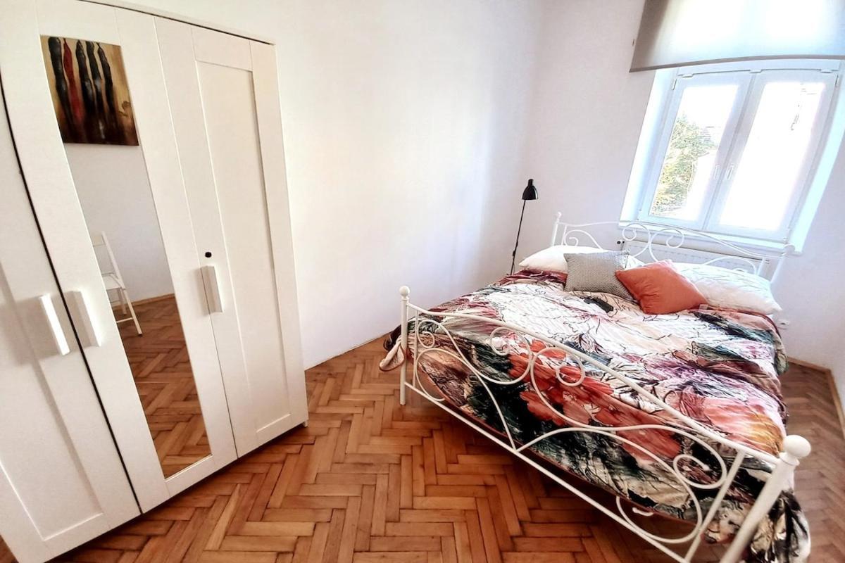 Apartment Old Town - 3 Bedrooms Soltyka Str S4