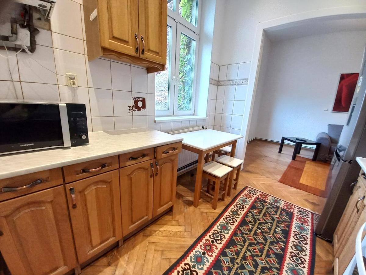 Old Town - 3 Bedrooms Soltyka Str S4 Apartment *