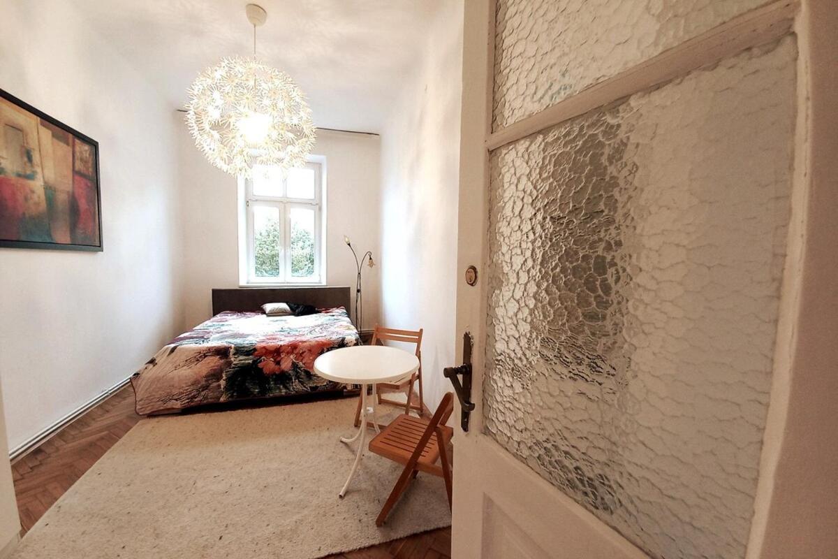 Apartment Old Town - 3 Bedrooms Soltyka Str S4 *
