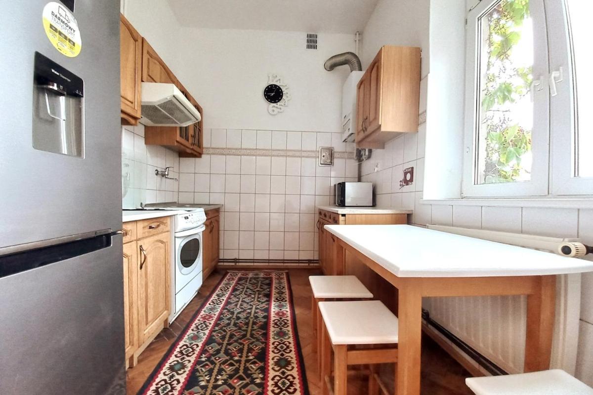 Old Town - 3 Bedrooms Soltyka Str S4 *